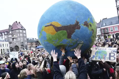Darum sollte es eigentlich gehen: Schüler protestieren auf einer Klimademonstration von Fridays for Future für eine bessere Klim
