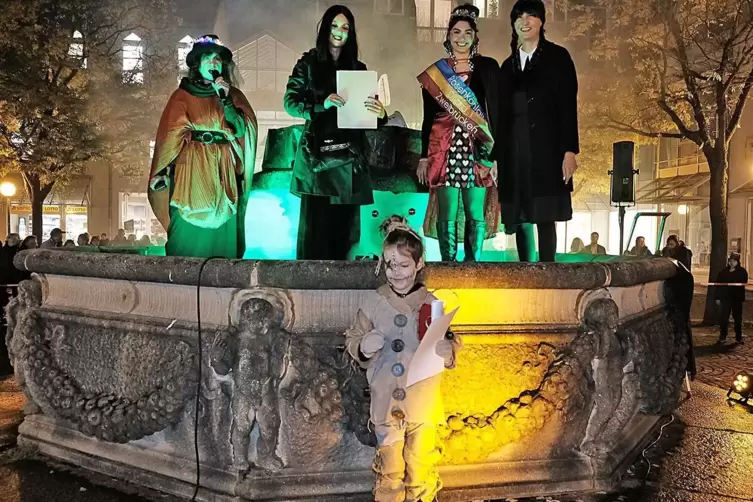 Heidi Lanninger hat als Voodoo-Puppe den 2. Platz beim Kostümwettbewerb gewonnen.