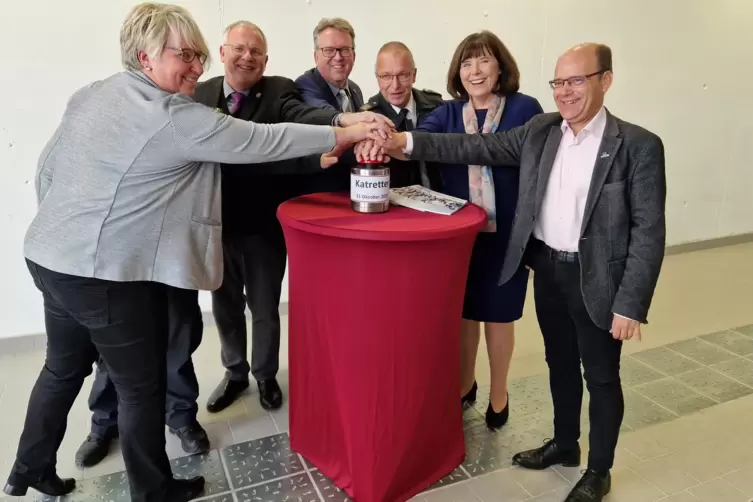 Sie gaben gemeinsam symbolisch den Startschuss (von links): Iris Kobel, Hans-Ulrich Ihlenfeld, Clemens K&ouml;rner, Stefan Bruck, Jut