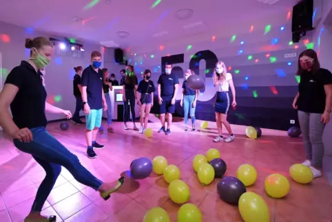 Party im „Fifties“: Jugendhaus-Eröffnung in der Pandemie mit Beteiligung des Jugendstadtrats. 