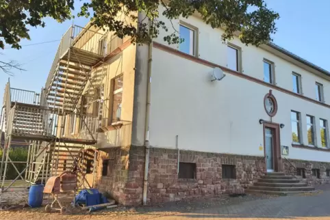 Der Kindergarten ist im ehemaligen Herschberger Schulhaus untergebracht. Anstelle der Nottreppe soll ein Aufzug gebaut werden. 