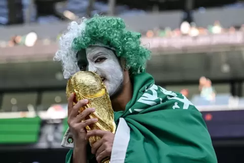 Ein saudi-arabischer Fan bei der WM 2022 in Katar. 