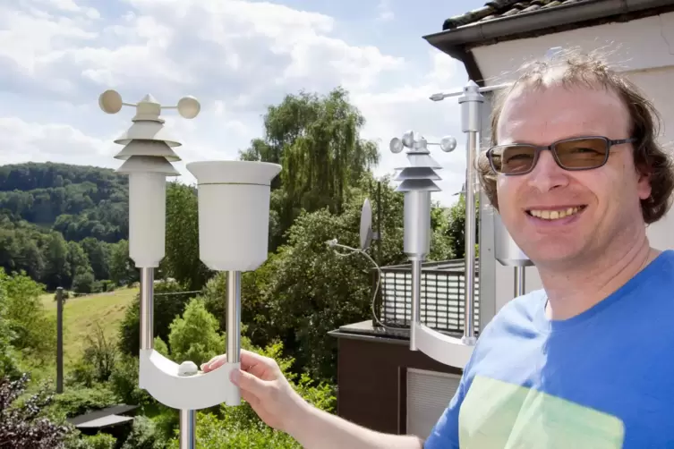 RHEINPFALZ-Meteorologe Michael Agne betreibt eine Wetterstation in Lambsborn. 