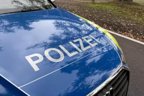 Die Polizei sucht Zeugen, die Hinweise auf einen Fahrerflüchtigen in Ottterbach und Hüffler geben können. 