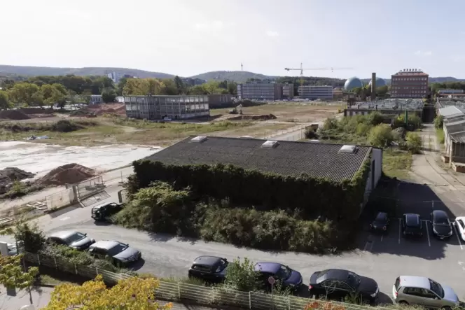 Wenn das Pfaff-Gelände erschlossen ist, sollen nur noch 30 Parkplätze im öffentlichen Straßenraum existieren. Wenn das Pfaff-Gelände erschlossen ist, sollen nur noch 30 Parkplätze im öffentlichen Straßenraum existieren.