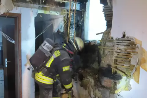Der Einsatz in dem Fachwerkhaus dauerte mehrere Stunden. 