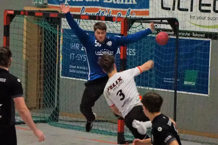Dansenbergs Torwart Paul Rutz bei einer seiner 20 Paraden.