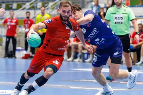 Dramatisch: Björn Zintel (links, hier gegen Elias Kofler) schied mit Hamm in Runde zwei des DHB-Pokals gegen den 1. VfL Potsdam Dramatisch: Björn Zintel (links, hier gegen Elias Kofler) schied mit Hamm in Runde zwei des DHB-Pokals gegen den 1. VfL Potsdam