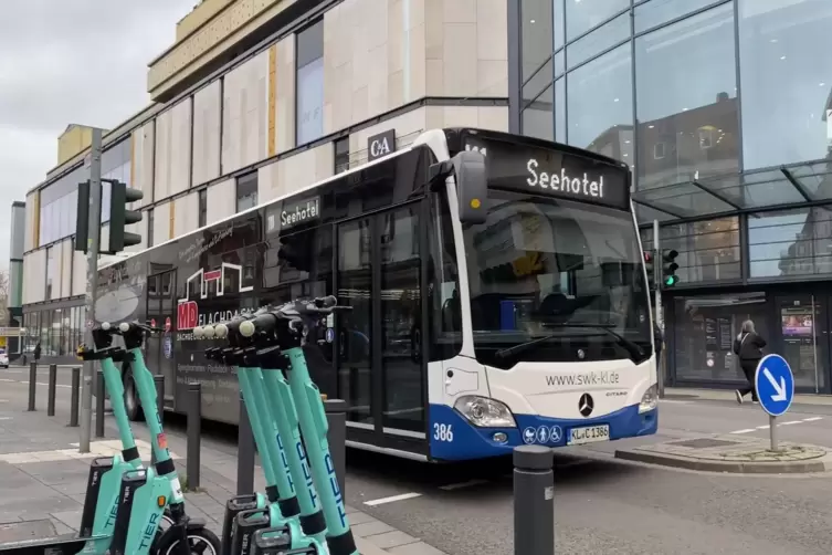 Auch in Kaiserslautern fallen Busfahrten wegen Personalmangels aus. In anderen Regionen ist die Lage jedoch noch ernster.