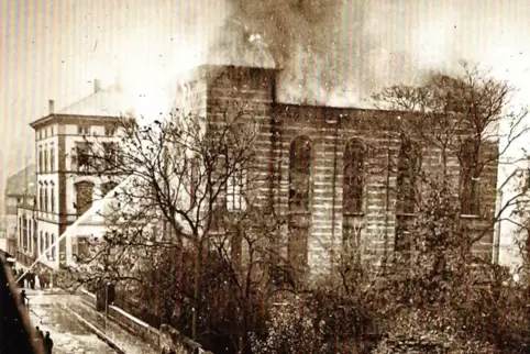 Am 10. November 1938 brennt die Zweibrücker Synagoge. 