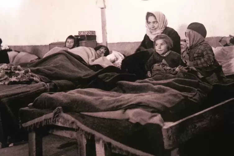 Das Internierungslager Rivesaltes in den 1940er-Jahren im Winter. Hier befindet sich heute ein sehenswertes Museum unter der Erd