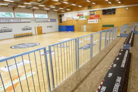 Auch etwas, auf das der TuS Dansenberg stolz ist: seine Sporthalle im Handballdorf.