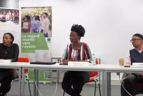 Bei der Pressekonferenz: Audrey Noukeu und Nicole Amoussou von der Black Academy und Biplab Basu.