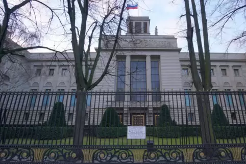 Auch hier sollen getarnte Spione arbeiten: die russische Botschaft in Berlin.