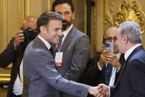 Emmanuel Macron, Präsident von Frankreich, empfängt Mohammed Schtajjeh, Ministerpräsident der Palästinensischen Autonomiegebiete