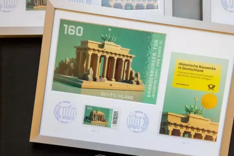 Pixeliges Brandenburger Tor: Das Motiv wurde von einer künstlichen Intelligenz gestaltet. 