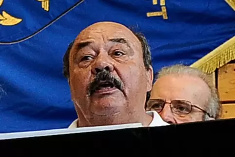Reinhard Franke beim Shanty-Festival in der Konrad-Loschky-Halle Battweiler. 