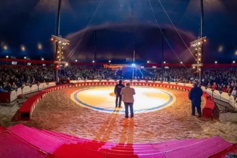 Manege frei für Jakel Bossert und seinen traditionellen Weihnachtscircus. 