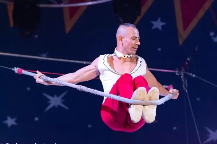 Der kubanische Akrobat Chiko hat bereits Heidi Klum in der Jury einer Talentshow begeistert. 