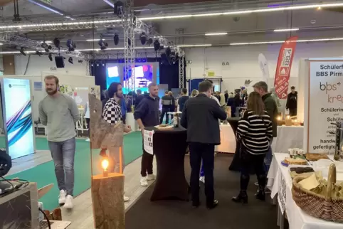 Vor der Eröffnung am Freitagmorgen füllte sich schon die Messehalle.