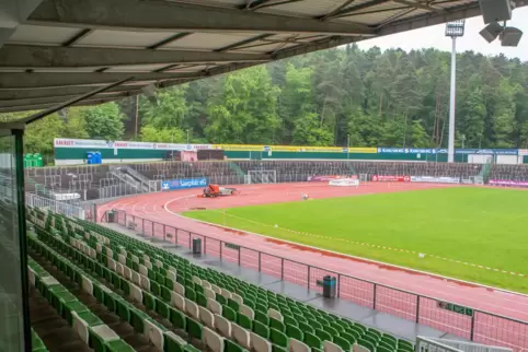 Das Homburger Waldstadion in der Kurt-Conrad-Straße bietet Platz für über 16.000 Zuschauer. 