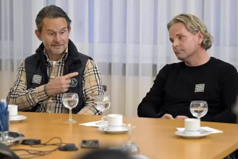 Dirk Schuster (links) und Sascha Franz zeigten sich beim Besuch in der RHEINPFALZ-Redaktion als eingespieltes Duo.