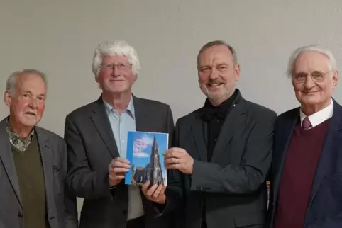 Eberhard Cherdron und Arnd Götzelmann (Zweiter und Dritter von links) mit ihren Mitstreitern Dieter Wittmann und Klaus Bümlein (
