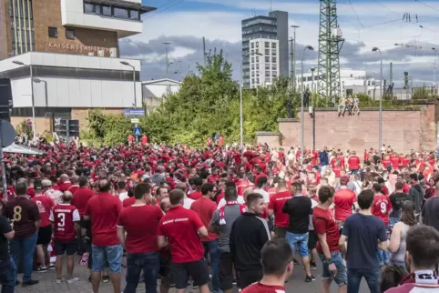 Besonders bei Riskiospielen kommt es am Elf-Freunde-Kreisel immer wieder zu Konflikten zwischen Fans und der Polizei. 