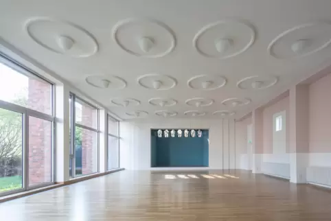 Intime Eleganz: Von bayer / uhrig sanierter Lutherkirchenraum in Kaiserslautern. Intime Eleganz: Von bayer / uhrig sanierter Lutherkirchenraum in Kaiserslautern.