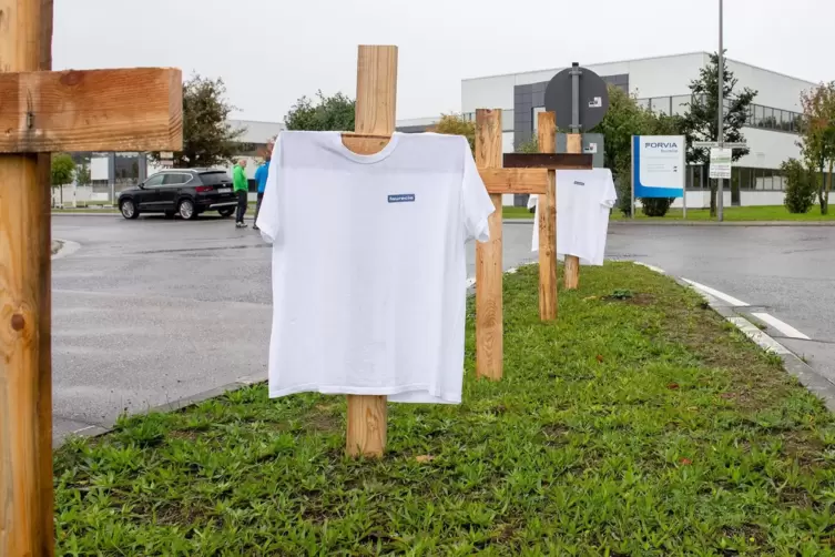 Das letzte Hemd: Protestaktion der Faurecia-Mitarbeiter.
