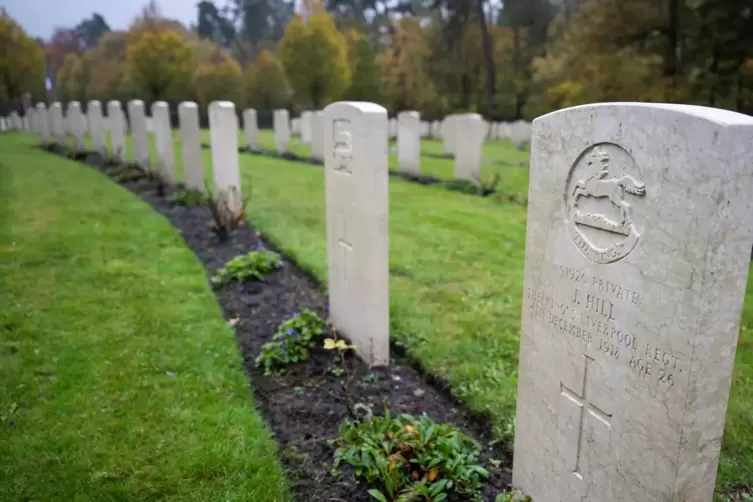 Kriegsgräber: müssen gepflegt werden. Das Foto zeigt einen Friedhof in England. 