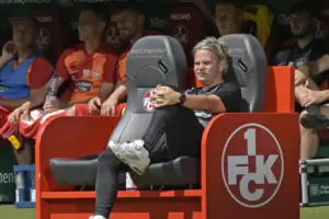 Sascha Franz beim Spiel des 1. FC Kaiserslautern gegen St. Pauli. Sascha Franz beim Spiel des 1. FC Kaiserslautern gegen St. Pauli.
