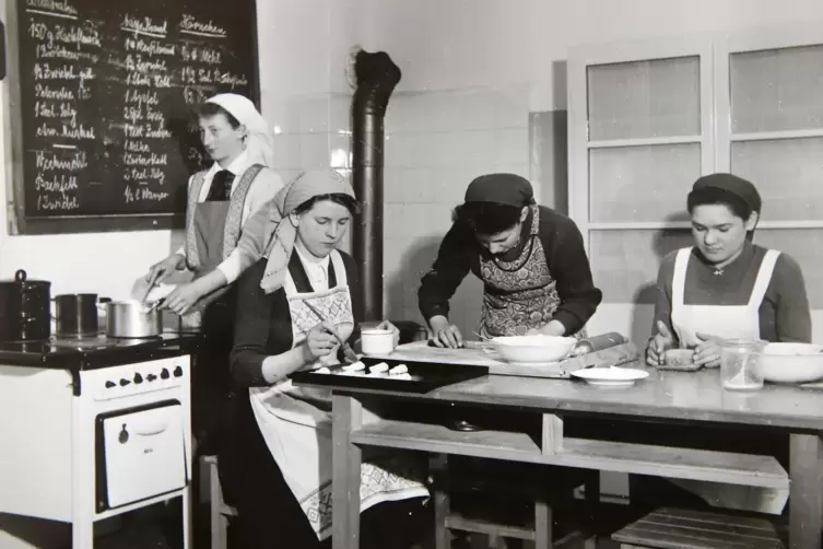 So sah die Schulk&uuml;che Ende der 50er-Jahre aus.