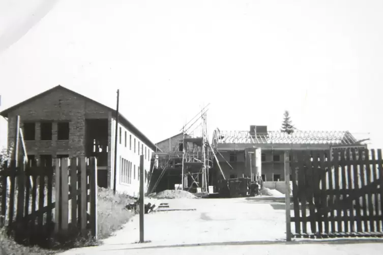 Im August 1959 wurde Richtfest f&uuml;r das neue Domizil der BBS in Edenkoben gefeiert.