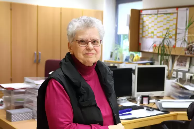 Fast 50 Jahre war Hedi M&ouml;ller im Sekretariat der Schule t&auml;tig. 