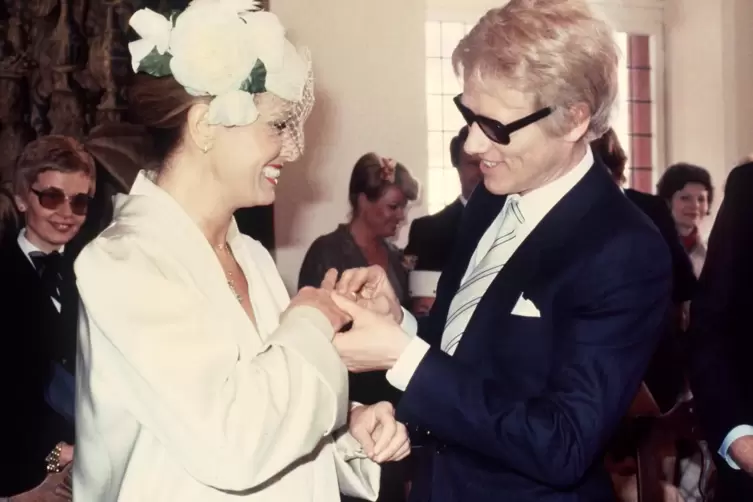 Abseits von Schickeria und Glamour heiraten Hannelore und Heinz Georg „Heino“ Kramm 1979 im nordrhein-westfälischen Bad Münstere
