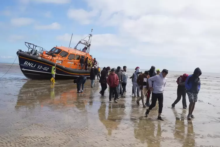 Die britische Regierung hatte als eines der Hauptziele, „die Boote stoppen“ zu wollen, mit denen irreguläre Einwanderer den Ärme