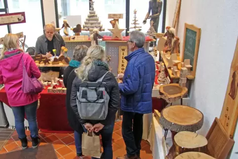 Mit über 70 Ausstellern ist der Saal in Ramstein beim Kreativmarkt komplett ausgebucht. 