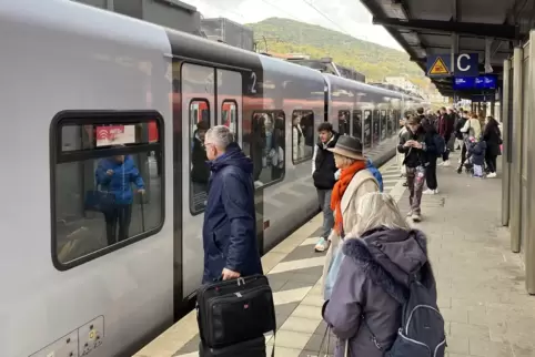 Anders als bei früheren GDL-Streiks sollen die Züge der Regional-Express-Linie RE1 von Saarbrücken über Kaiserslautern und Neust