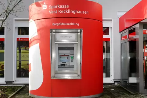 Sprengungssichere Geldautomaten wie dieser in Recklinghausen stehen künftig auch in der Südpfalz. 