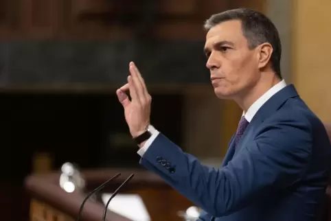 Der Sozialist Pedro Sánchez ist für weitere vier Jahre im Amt des spanischen Ministerpräsidenten bestätigt worden. Der 51-Jährig