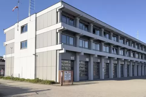 Von der bestehenden Feuerwache aus lassen sich von der Berufsfeuerwehr nicht alle Einsatzorte im Stadtgebiet innerhalb der sogen