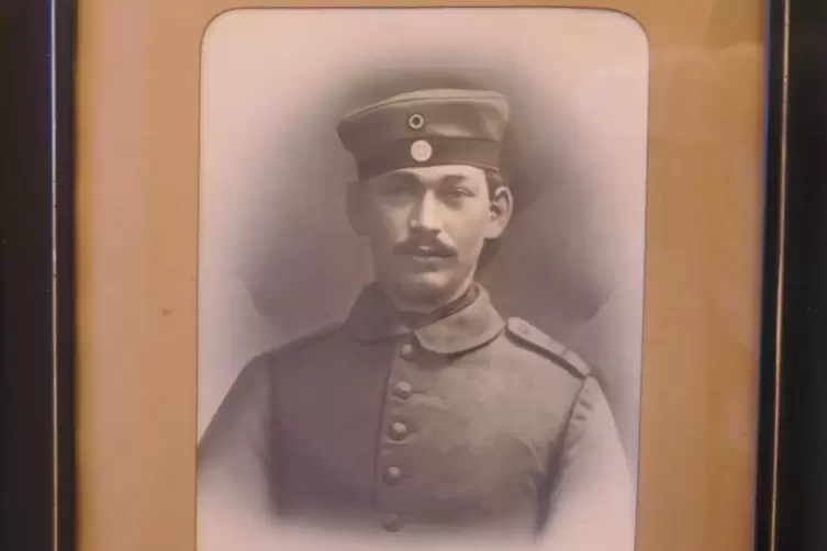Was von Karl Ambos bleibt, ist dieses Foto, das auf dem Flohmarkt landete. 