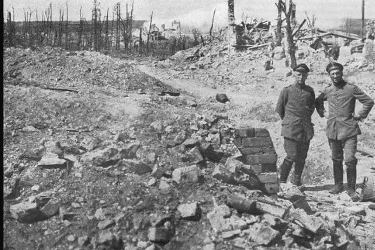 Das zerst&ouml;rte Haucourt bei Verdun: Hier ist der vergessene Soldat Karl Ambos im April 1916 gefallen. 
