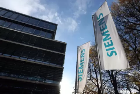 Siemens hat im Geschäftsjahr 2022/23 den Jahresüberschuss auf 8,5 Milliarden Euro nahezu verdoppelt.