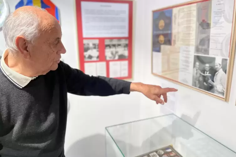 Weit &uuml;ber 2000 Speisekarten hat Manfred Bertele in 60 Jahren gesammelt, wovon sich mehrere 100 in seinem Museum am Bodensee befi