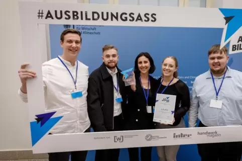 Firmengruppe Gerach bei der Auszeichnung (von links): Niklas Baron, Marius Zoller, Anna Bräutigam, Célia Boullenger und Niklas R
