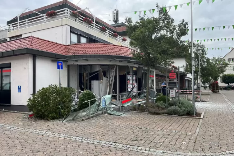 Im Juli wurde der Geldautomat der Sparkasse in Hagenbach gesprengt. Viele Automaten wurden daraufhin außer Betrieb genommen. 