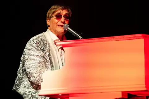 C. J. Marvins Liebe zu seinem Idol Elton John begann bereits im Alter von sechs Jahren.