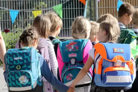 Die beiden siebenjährigen Mädchen waren auf dem Weg in die Schule. 